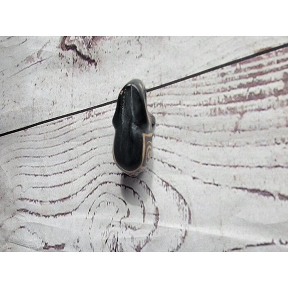 Hand carved elephant made in Kenya small 2 1/2inch long - Picture 2 of 5